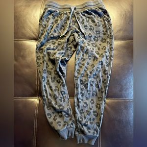 Women’s Camo Joggers Old Navy. Dark Grey. Size S